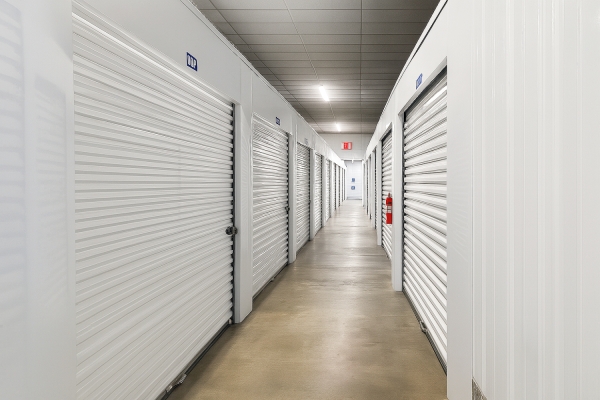 Facility photo: //images.sparefoot.com/medium/24167568b7f0b4b083f.jpg