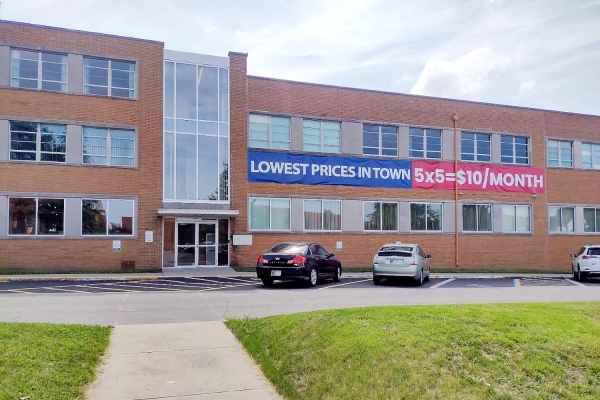 Facility photo: //images.sparefoot.com/medium/24167568b7f0b5dbcc6.jpg