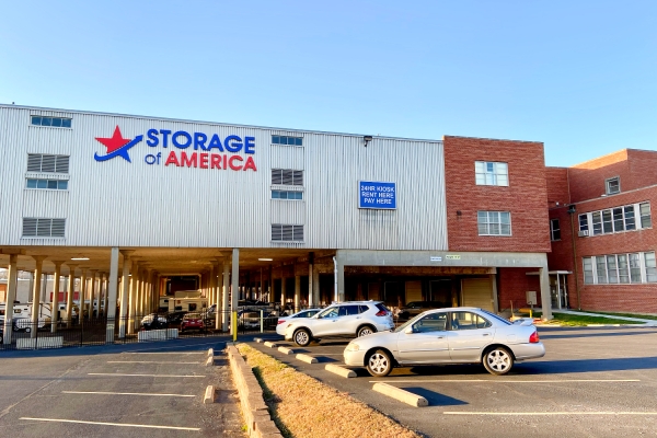 Facility photo: //images.sparefoot.com/medium/24167668b803a69e7a1.jpg
