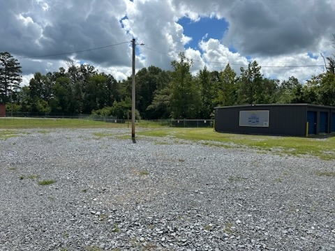 Facility photo: //images.sparefoot.com/medium/2416806887d5076b2c7.jpg