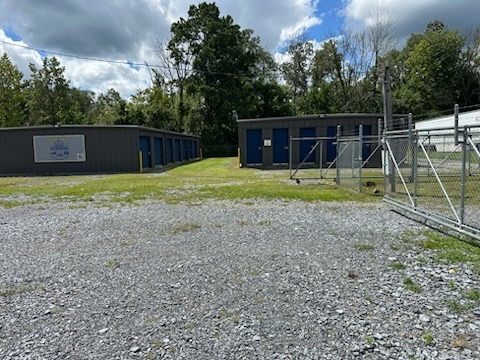 Facility photo: //images.sparefoot.com/medium/2416806887d50e9f41d.jpg
