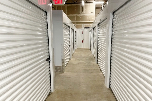 Facility photo: //images.sparefoot.com/medium/24168268b805bf4d00f.jpg