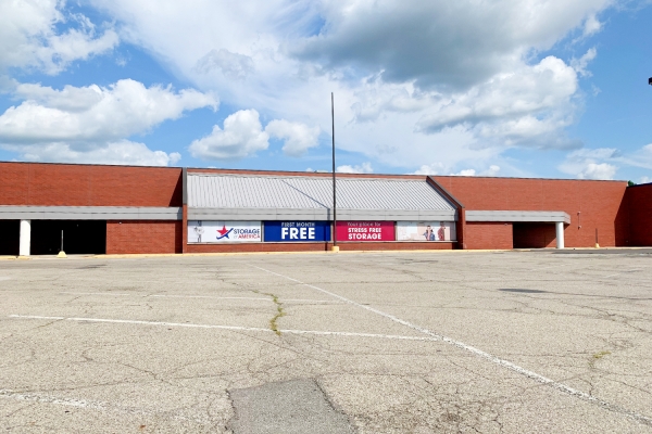 Facility photo: //images.sparefoot.com/medium/24168368b7ee3a1fccf.jpg