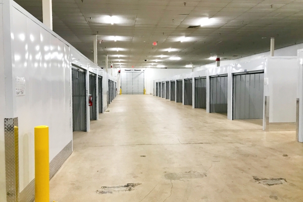 Facility photo: //images.sparefoot.com/medium/24168768b8062311f6a.jpg