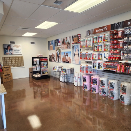 Facility photo: //images.sparefoot.com/medium/241689688bafb88552f.jpg