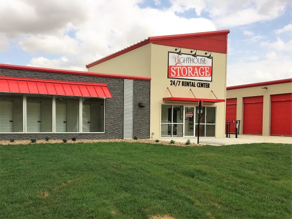 Facility photo: //images.sparefoot.com/medium/2416956888e7ef69417.jpg