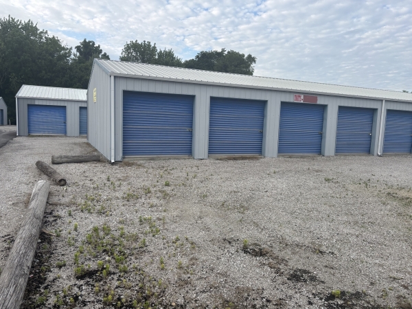 Facility photo: //images.sparefoot.com/medium/2417006888fee4d11fe.jpeg