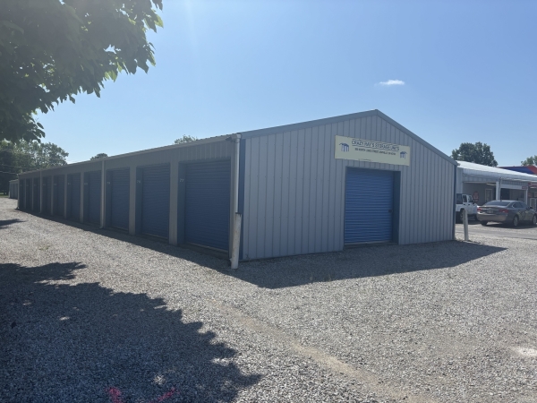 Facility photo: //images.sparefoot.com/medium/2417006888ff0bbb805.jpeg