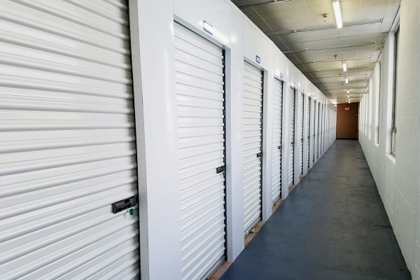 Facility photo: //images.sparefoot.com/medium/24170268b807a31830d.jpg