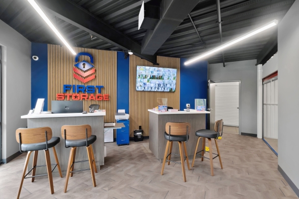 Facility photo: //images.sparefoot.com/medium/24170668f919278f62f.jpg