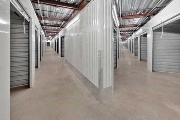 Facility photo: //images.sparefoot.com/medium/2417066914e1127f63e.jpg