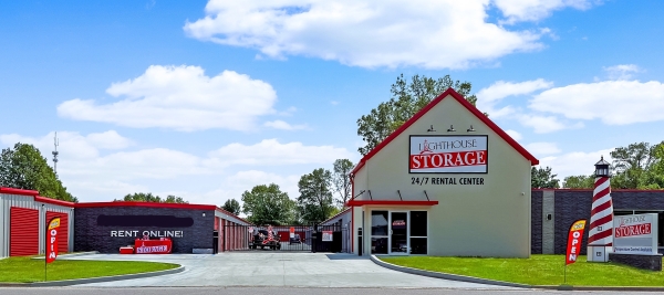 Facility photo: //images.sparefoot.com/medium/241710688b8981edeb0.jpg