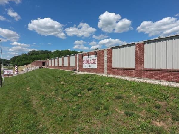 Facility photo: //images.sparefoot.com/medium/2417116889158bb4162.jpg