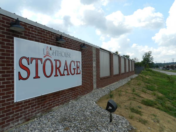 Facility photo: //images.sparefoot.com/medium/24171168891593517a0.jpg