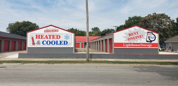 Facility photo: //images.sparefoot.com/medium/241712688917ad43e16.jpg