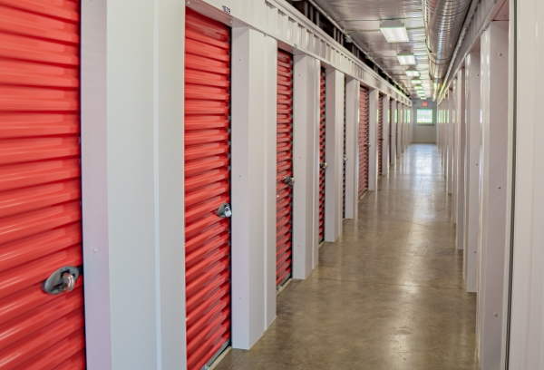 Facility photo: //images.sparefoot.com/medium/2417136889190b0168a.jpg
