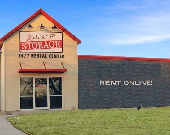 Facility photo: //images.sparefoot.com/medium/2417176889374112dde.jpg