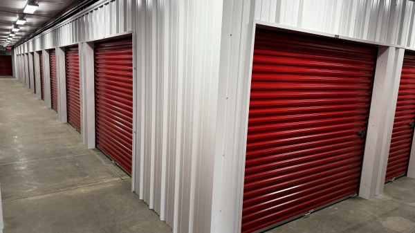 Facility photo: //images.sparefoot.com/medium/24171768893744dee7b.jpg