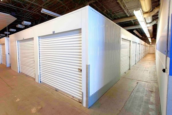 Facility photo: //images.sparefoot.com/medium/24171868b80219419f8.jpg