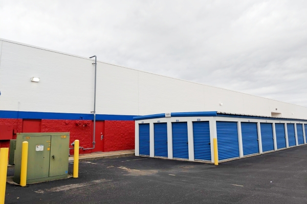 Facility photo: //images.sparefoot.com/medium/24171868b8021f85329.jpg