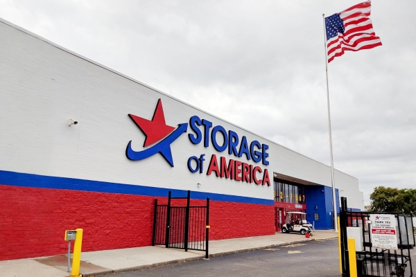 Facility photo: //images.sparefoot.com/medium/24171868b802215cdf2.jpg