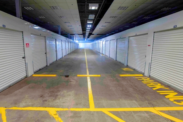 Facility photo: //images.sparefoot.com/medium/24171868b802233956b.jpg