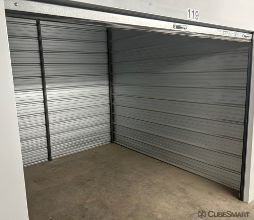 Facility photo: //images.sparefoot.com/medium/2417196889d868c21fd.jpg