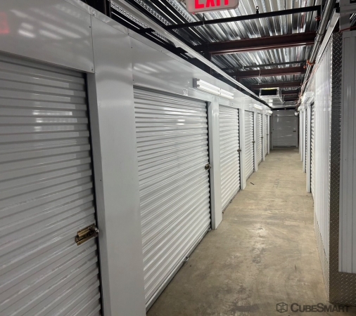 Facility photo: //images.sparefoot.com/medium/2417196894892617fb0.jpg