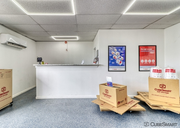 Facility photo: //images.sparefoot.com/medium/241719695f856e762a3.jpg