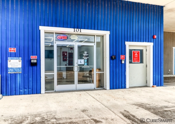 Facility photo: //images.sparefoot.com/medium/24171969f70c37a93fb.jpg