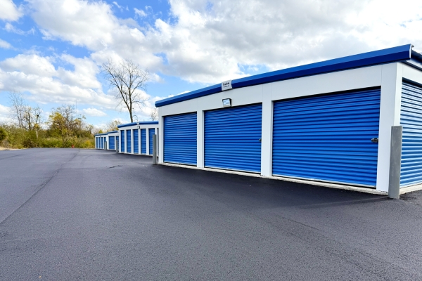 Facility photo: //images.sparefoot.com/medium/24172768b8044cac1d8.jpg