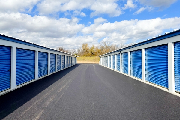 Facility photo: //images.sparefoot.com/medium/24172768b8044da28b5.jpg