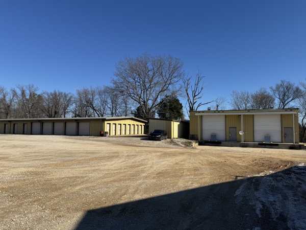 Facility photo: //images.sparefoot.com/medium/2417466890cecfe4656.jpg