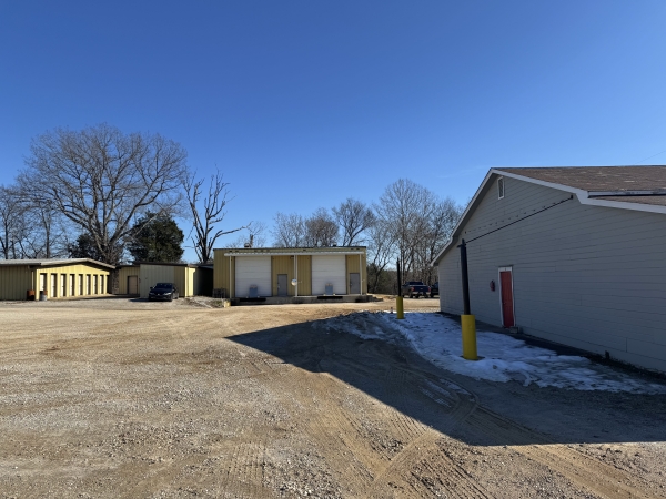 Facility photo: //images.sparefoot.com/medium/2417466890cf66ea843.jpg