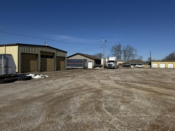 Facility photo: //images.sparefoot.com/medium/2417466890cf88edf44.jpg