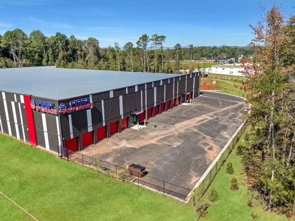 Facility photo: //images.sparefoot.com/medium/2417476914ea2e75dfb.jpg