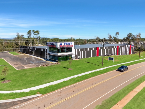 Facility photo: //images.sparefoot.com/medium/2417476914ea3718bb9.jpg