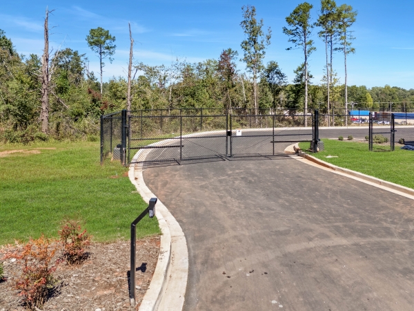 Facility photo: //images.sparefoot.com/medium/2417476914ea3f8f6df.jpg