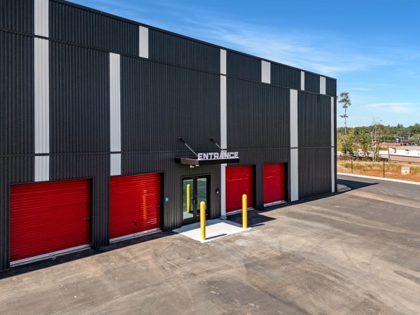 Facility photo: //images.sparefoot.com/medium/2417476914eaa9b9c40.jpg