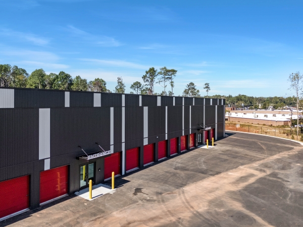 Facility photo: //images.sparefoot.com/medium/2417476914eaaf8fe53.jpg