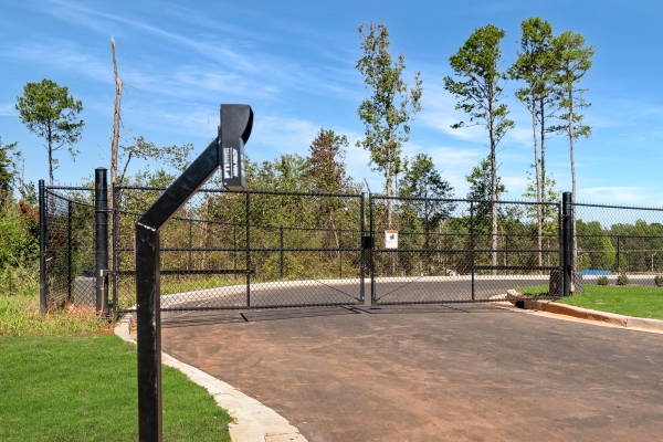 Facility photo: //images.sparefoot.com/medium/2417476914eab818c43.jpg