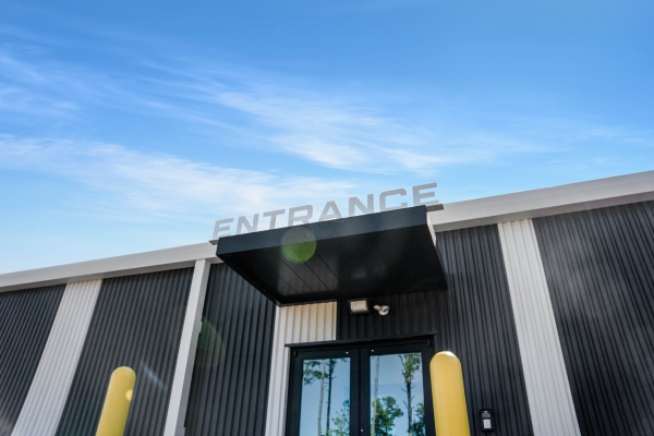 Facility photo: //images.sparefoot.com/medium/2417476914eabac74ed.jpg