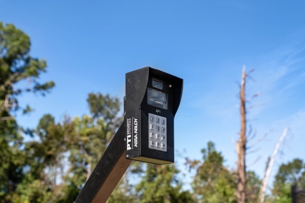 Facility photo: //images.sparefoot.com/medium/2417476914eac56213f.jpg