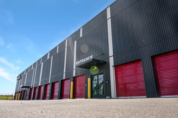 Facility photo: //images.sparefoot.com/medium/2417476914eac7e7a4e.jpg