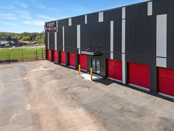 Facility photo: //images.sparefoot.com/medium/2417476914eb86be52c.jpg