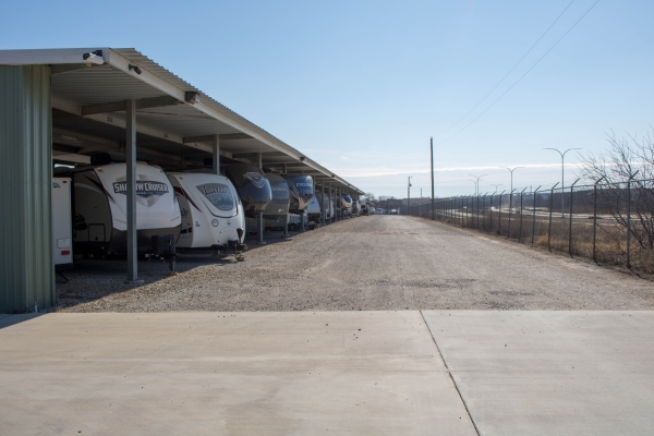 Facility photo: //images.sparefoot.com/medium/241749689fcefbdad01.jpg