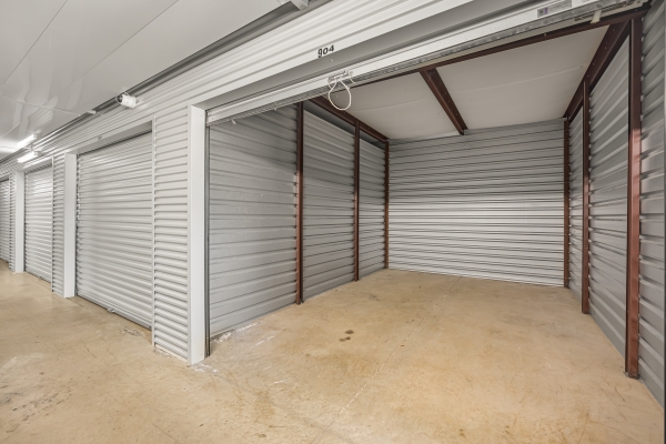 Facility photo: //images.sparefoot.com/medium/2417496914e79a1836f.jpg