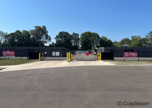 Facility photo: //images.sparefoot.com/medium/24175168a4219ac37ad.jpg