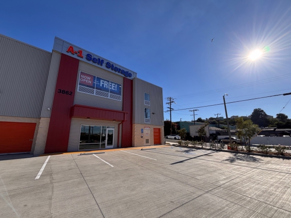 Facility photo: //images.sparefoot.com/medium/24175668e4341bf2376.jpg