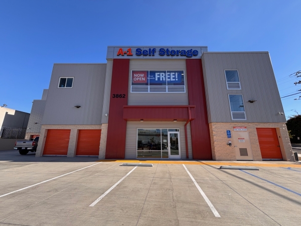 Facility photo: //images.sparefoot.com/medium/24175668e4341d98f40.jpg
